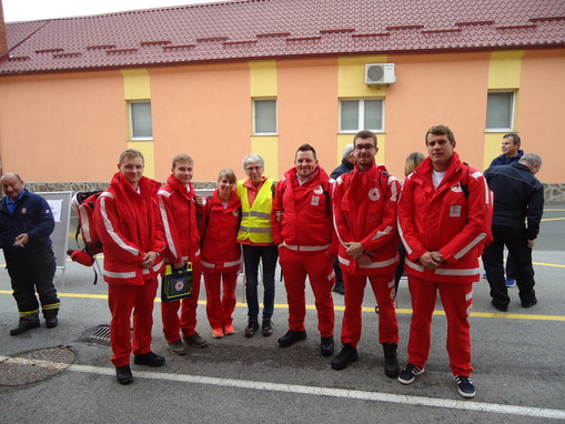 Člani ekipe Rdečega križa (od leve proti desni) Nejc Primužič, Jan Antolič, Tjaša Ivanuša, Marija Imerovič (mentorica ekipe), Tadej Žinko, Jaka Meruk, Tadej Ivanuša.